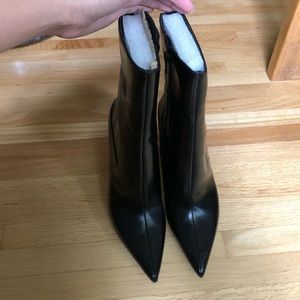 Nine West black leather heeled booths
